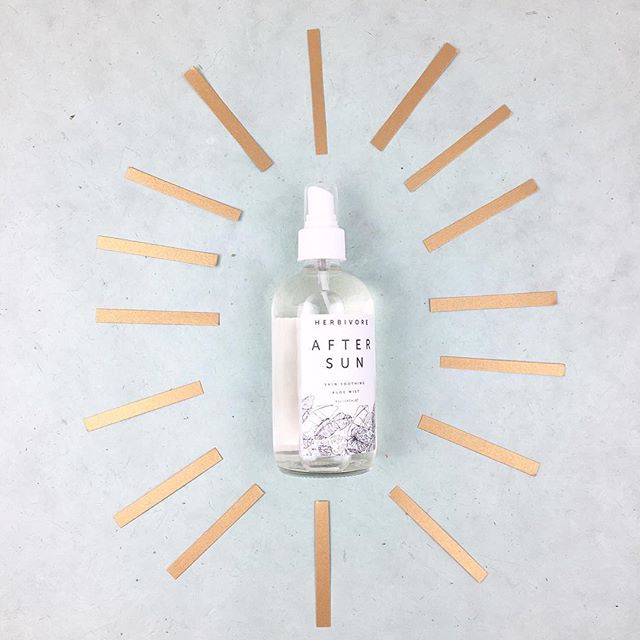 Treat your skin right after a day in the beautiful sunshine with @herbivorebotanicals After Sun aloe vera spray.