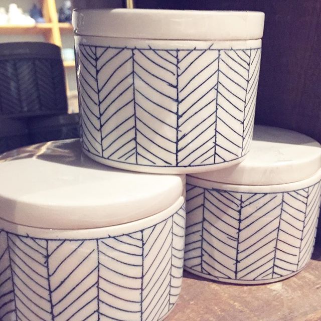 Sweet little lidded ceramic dishes for salt, jewelry or whatever you want to hide away.