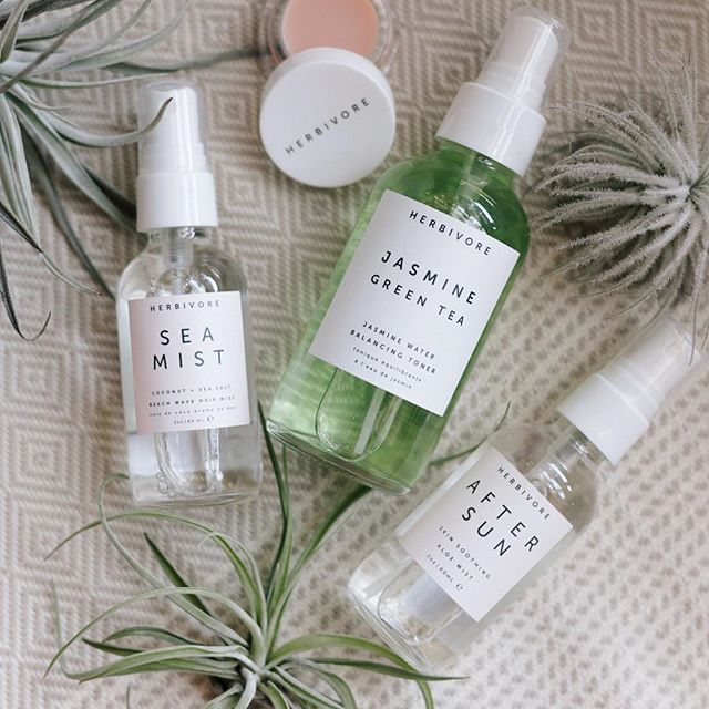Summer weather is definitely in full swing here in the PNW! Luckily, @herbivorebotanicals gives us all the essentials for warm weather. Sea Mist for beachy hair- with or without the beach,  After Sun to soothe your sun soaked skin & our new favorite, Jasmine Green Tea toner to keep your face fresh all Summer long!