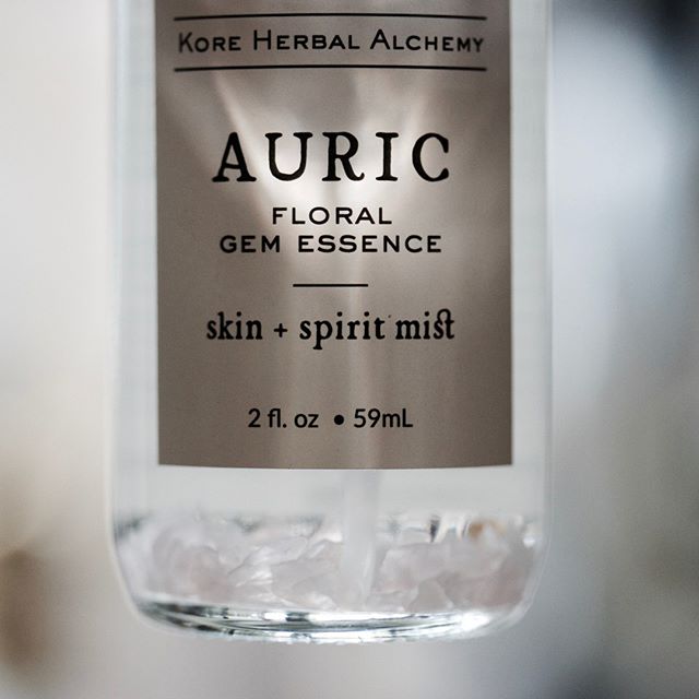 Give your skin and your spirit both a lift with Auric Floral Gem Essence spray from @kore.herbal .